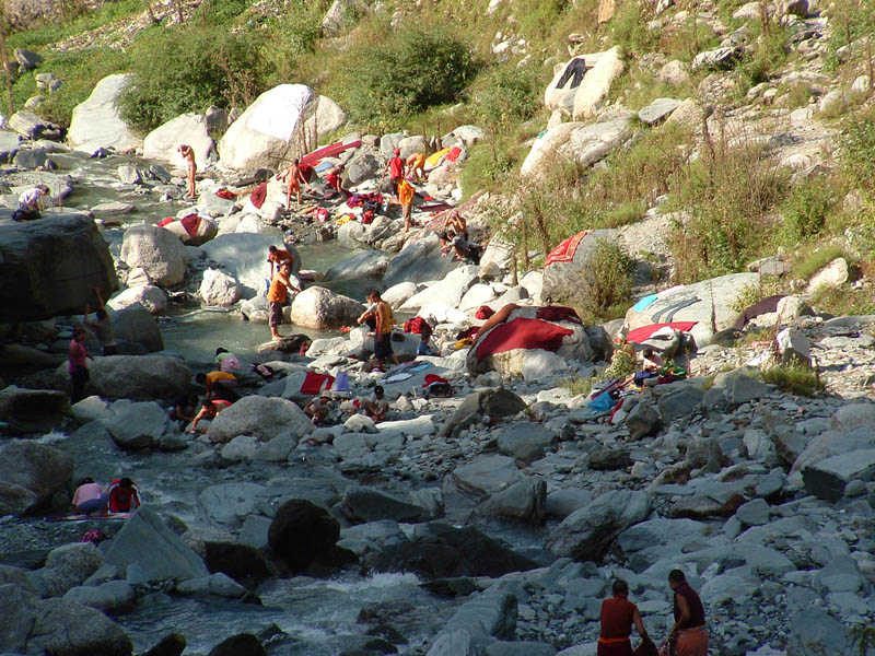 monaci al fiume